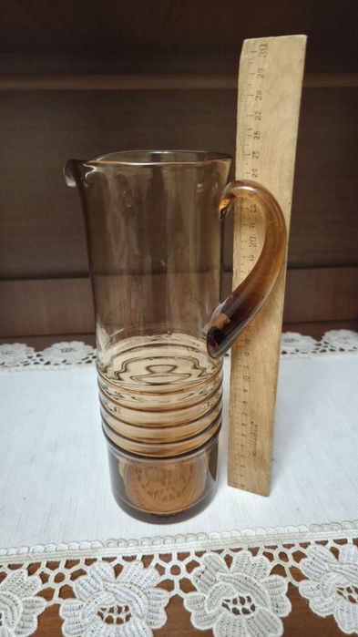 Вазы и графины ,хрусталь и стекло