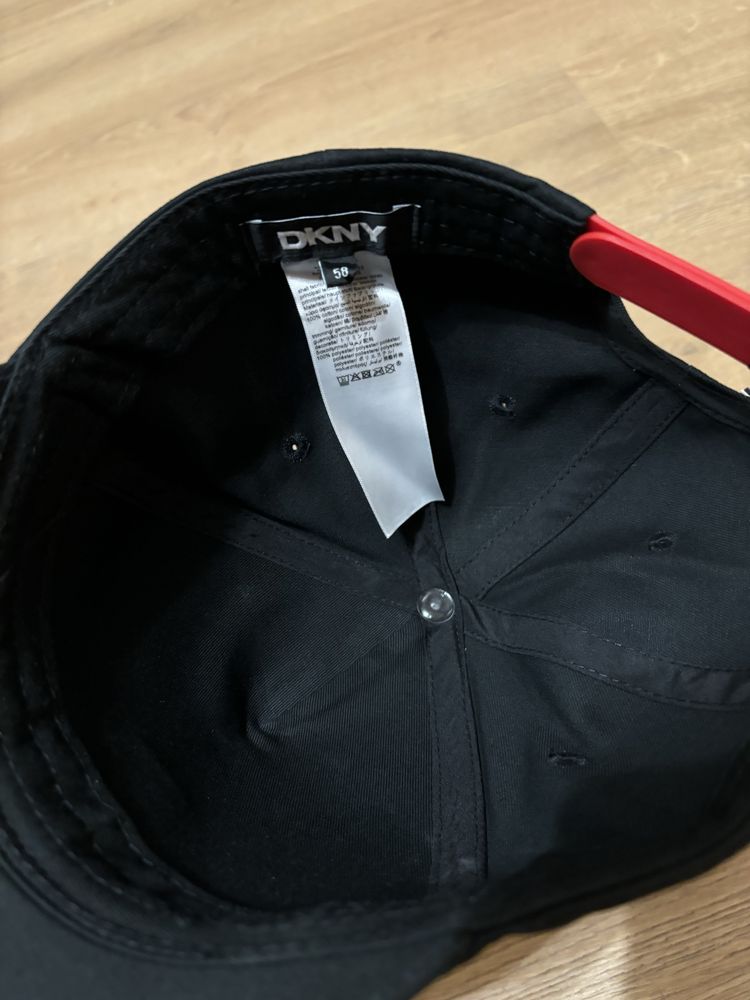 дамска шапка Dkny