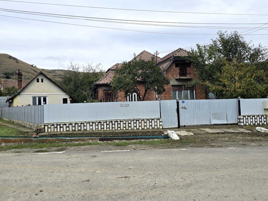 Vand casa de locuit