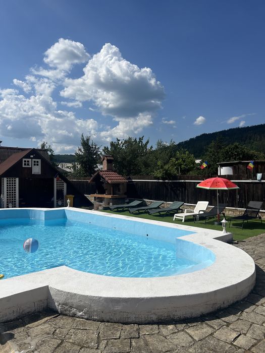 Cabana de inchiriat cu piscina 15 persoane