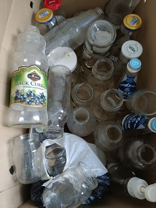 Банки бутыли от гранатовых,и разных соков с крышкой 1л, и майонезные,