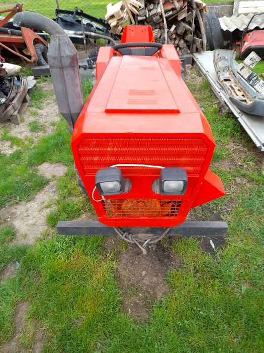Tractor 4x4 articulat Valpadana asemănător cu Pasquali