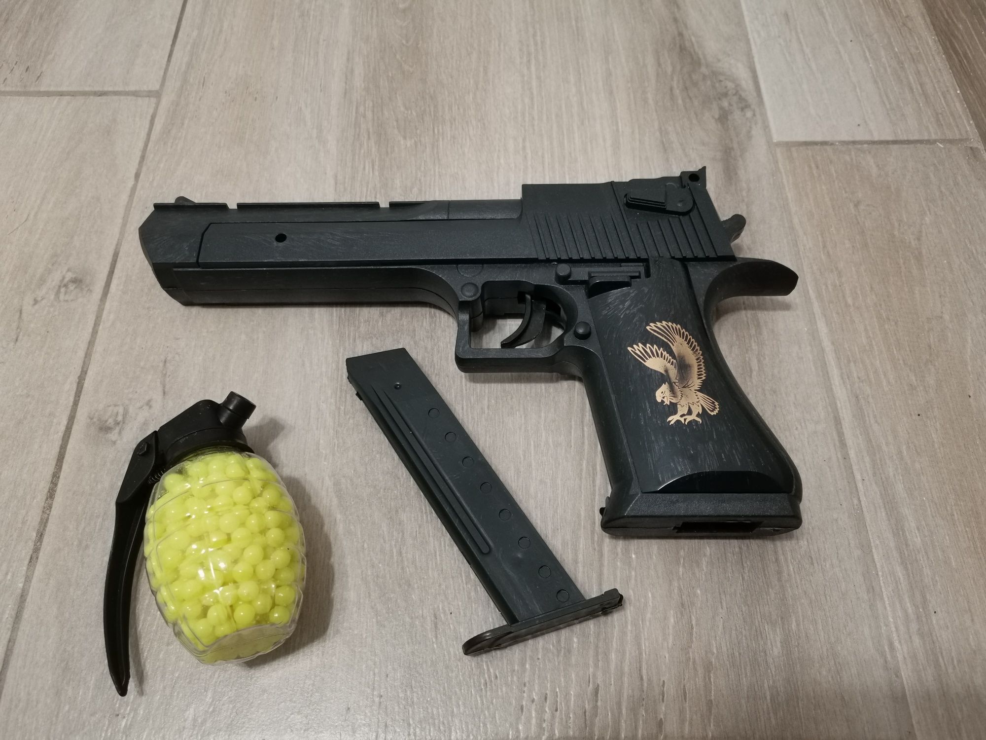 Pistol Eagle cu bile incluse 250buc / Desert Eagle CSGO Material Plast