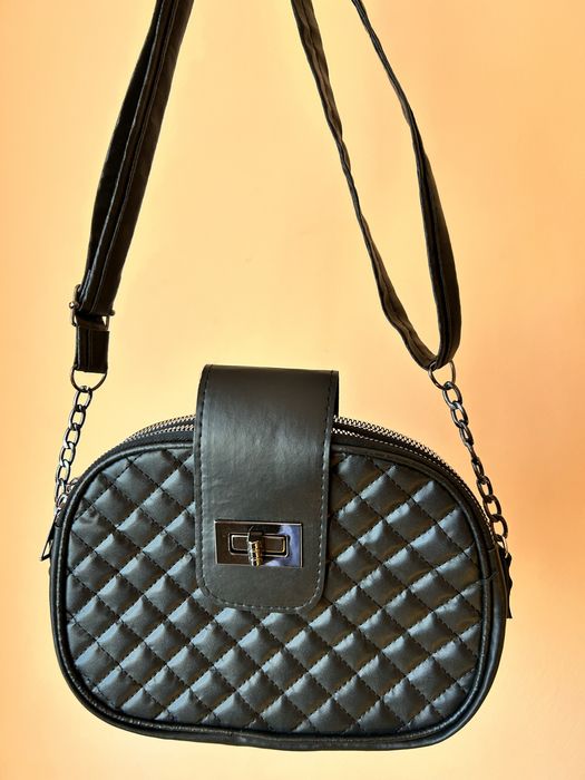 Дамска черна чанта