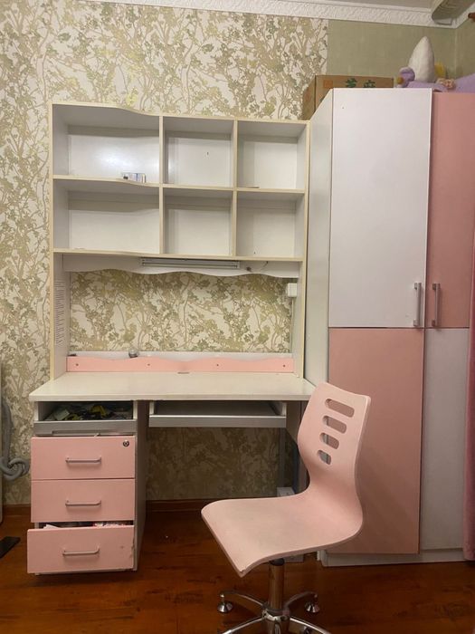 6 вещей: Кровать,шкаф ,стол, стул ,матрас, шторы