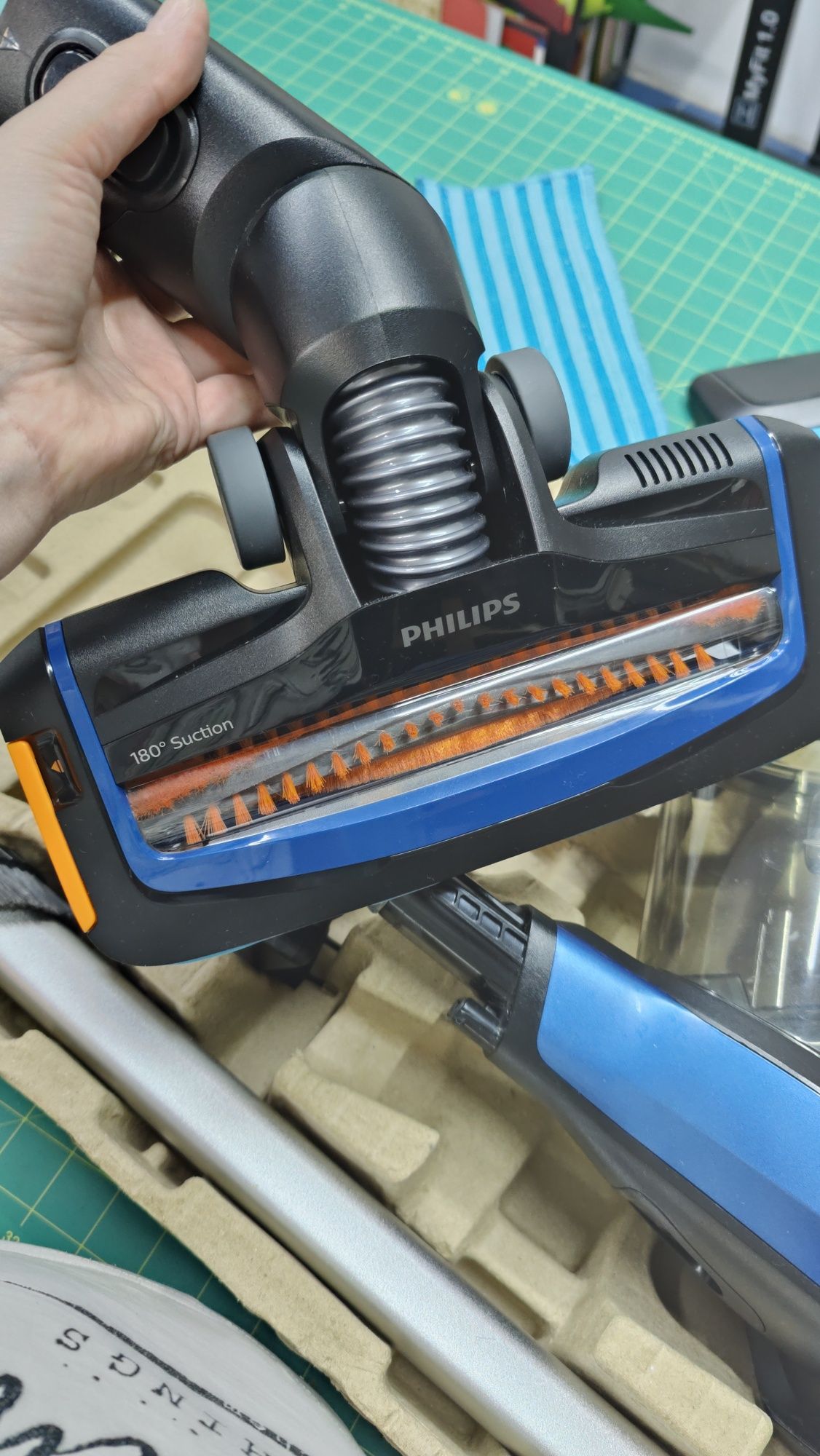 Пылесос вертикальный Philips FC6728/01. Новый