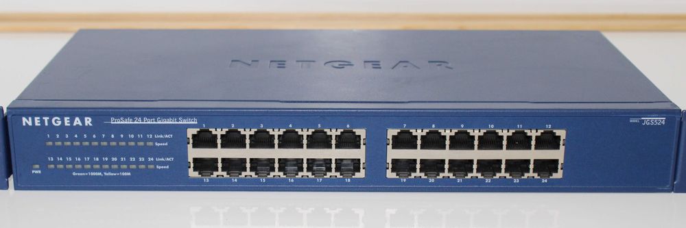 Суич Netgear ProSafe JGS524