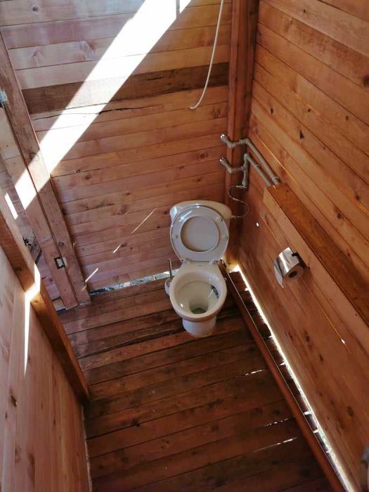 Продавам каравана на плажа- къмпинг Китен с оборудван навес