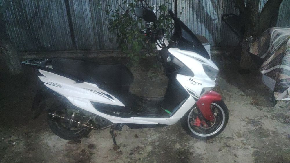 Продам мопед срочно в идеальном состоянии вложения были по максимуму