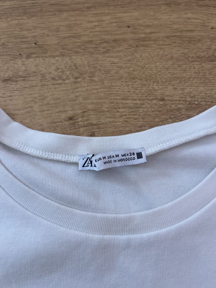 Тениска Zara.