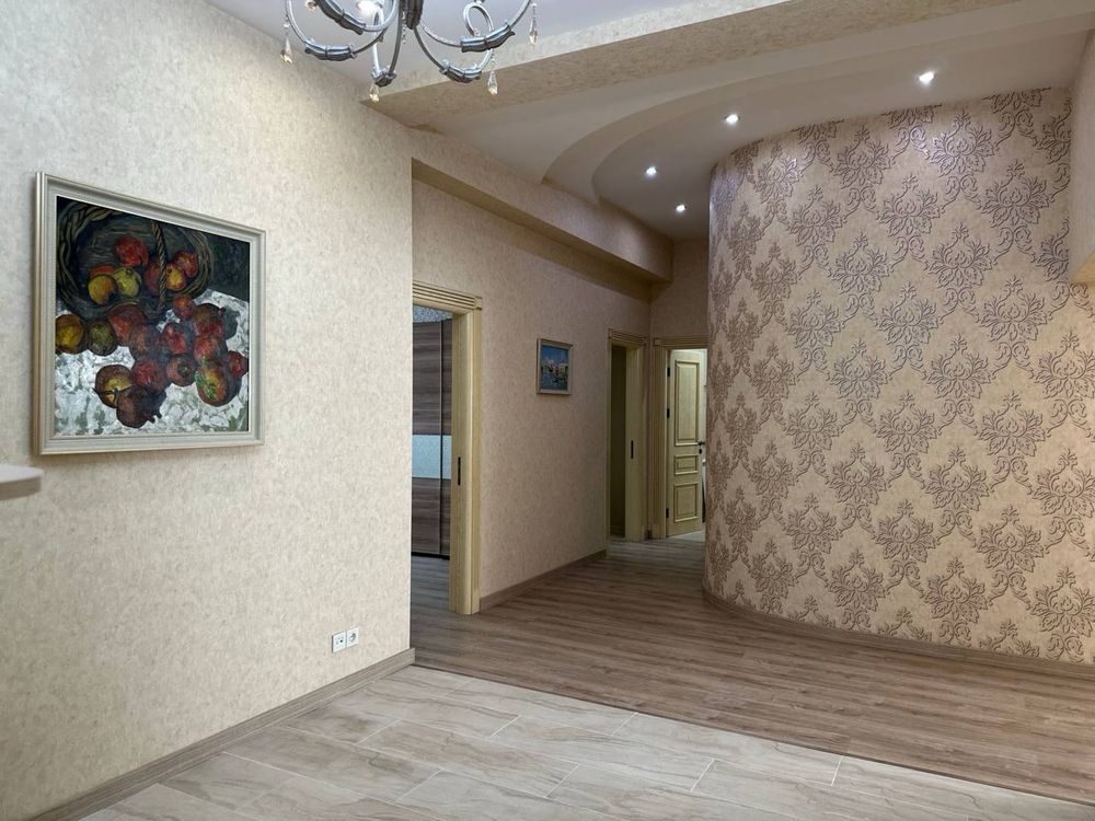 3/4/7 аренда центр 1300$ метро Айбек