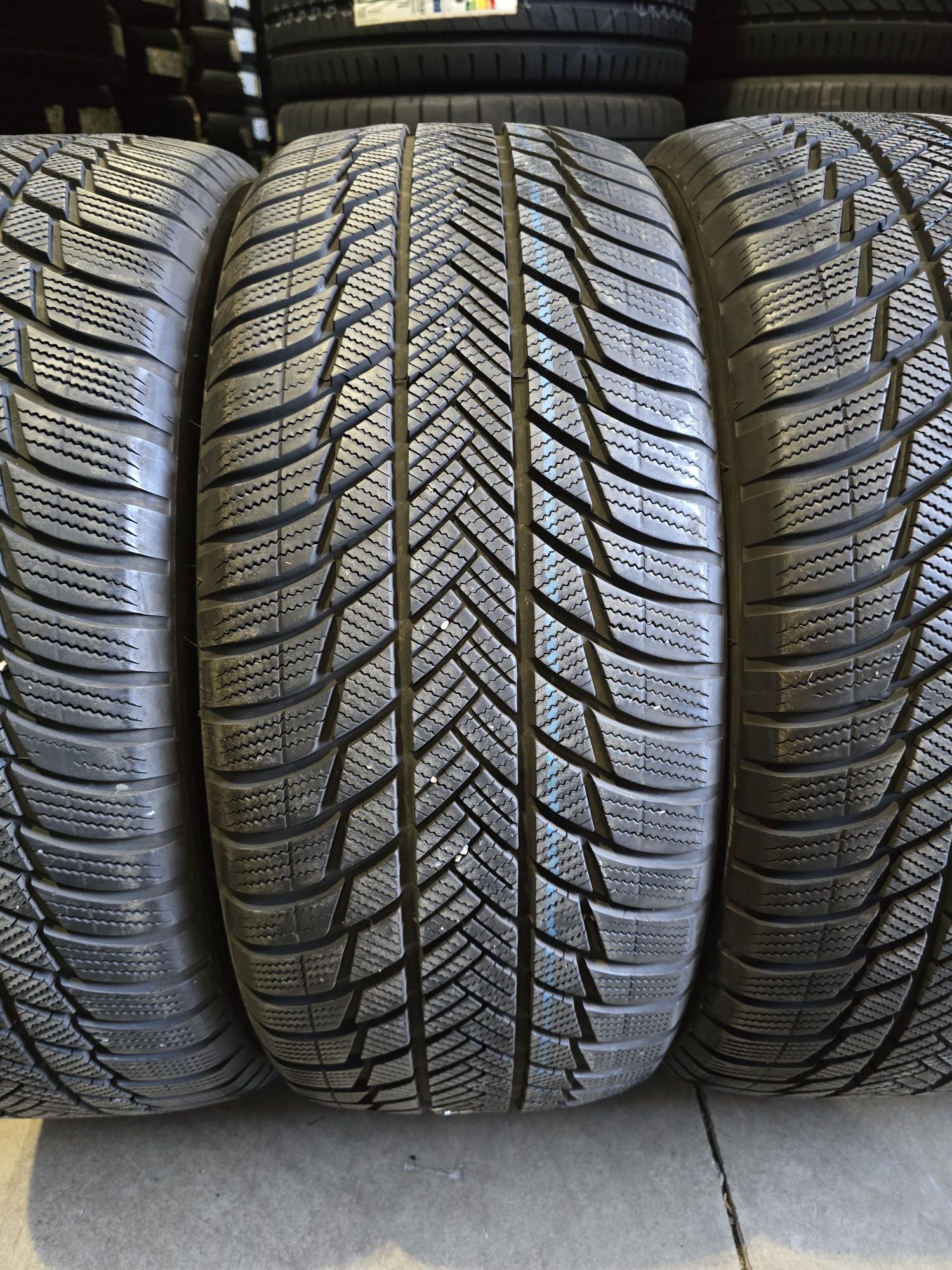 235/50/19 BRIDGESTONE 4бр
