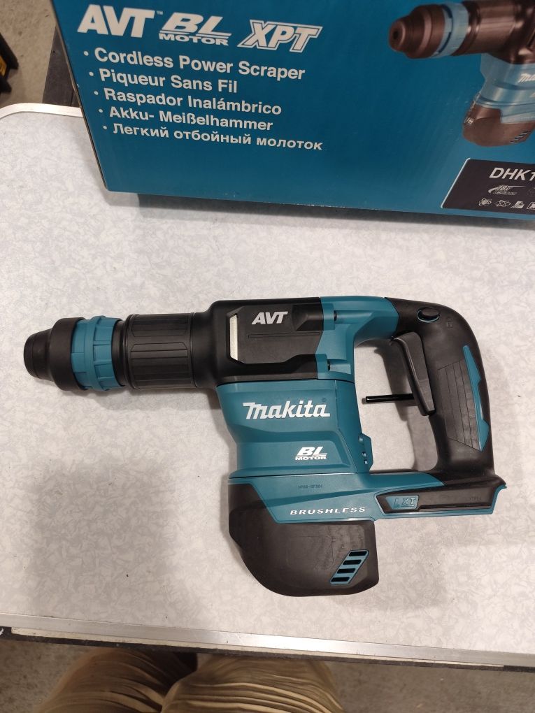Акумулаторен безчетков къртач Макита Makita DHK180