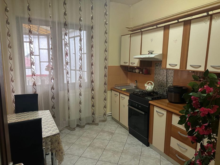 Apartament cu 3 camere si garaj, mobilat si utilat, ultracentral