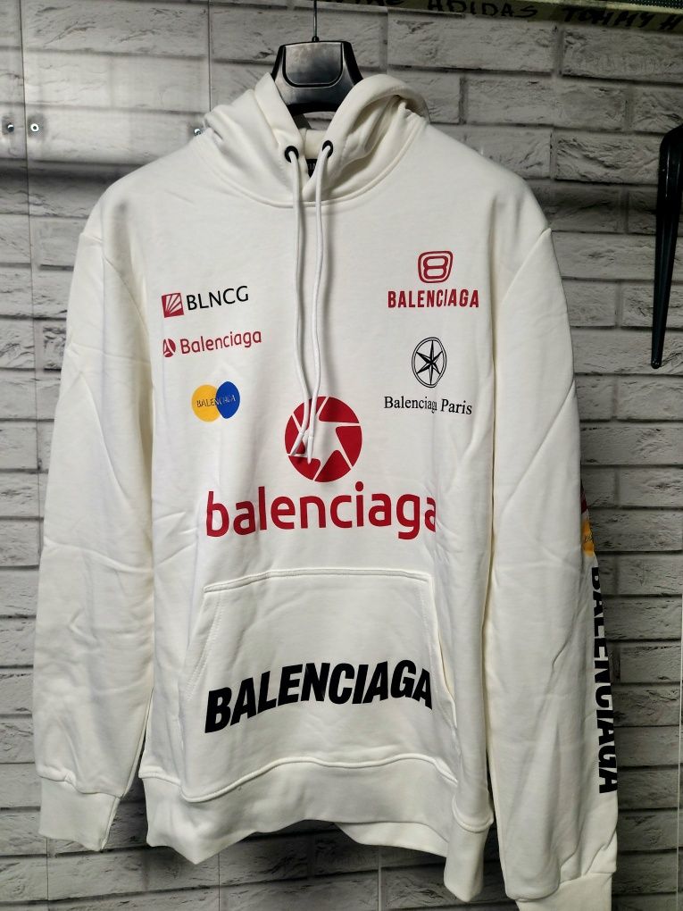 Balenciaga суичери в черно и бяло