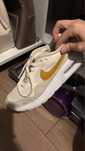 Adidasi dama Nike.