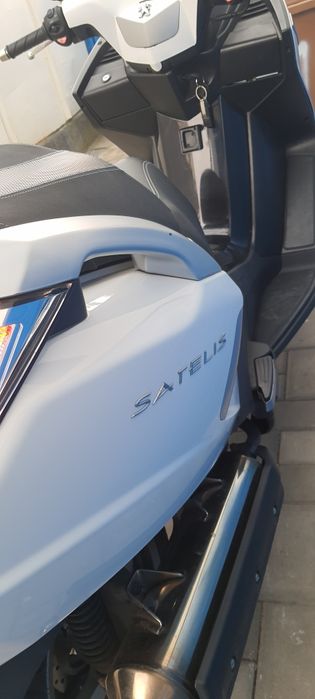 Maxi scuter Peugeot satelis 125 i