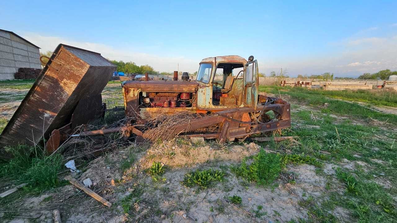 Трактор гусеничный ДТ-75