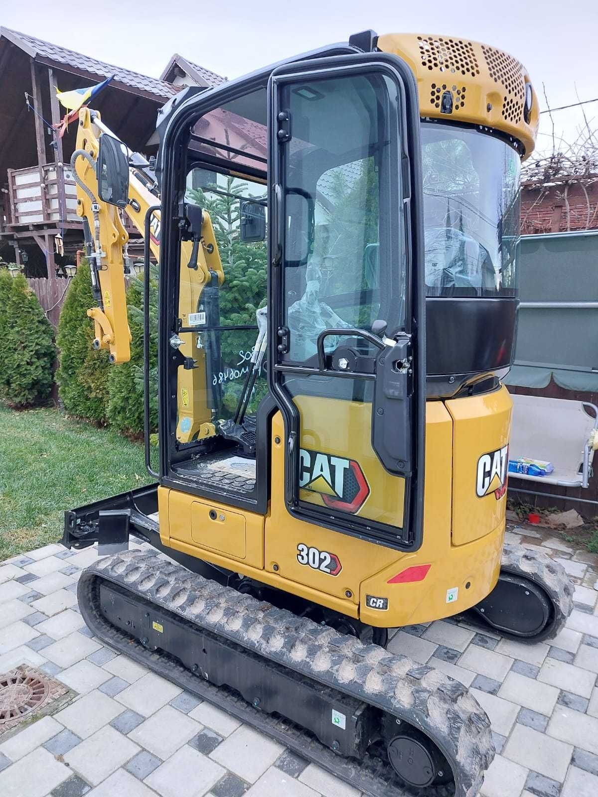 Miniexcavator CAT de inchiriat