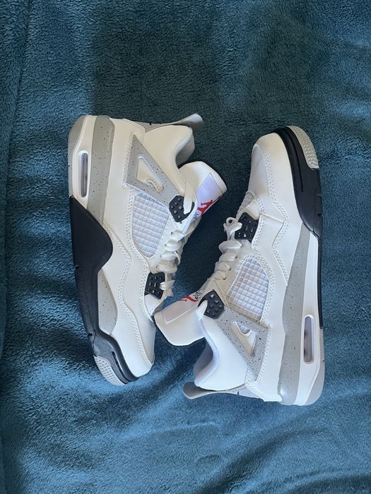 Jordan 4 White cement