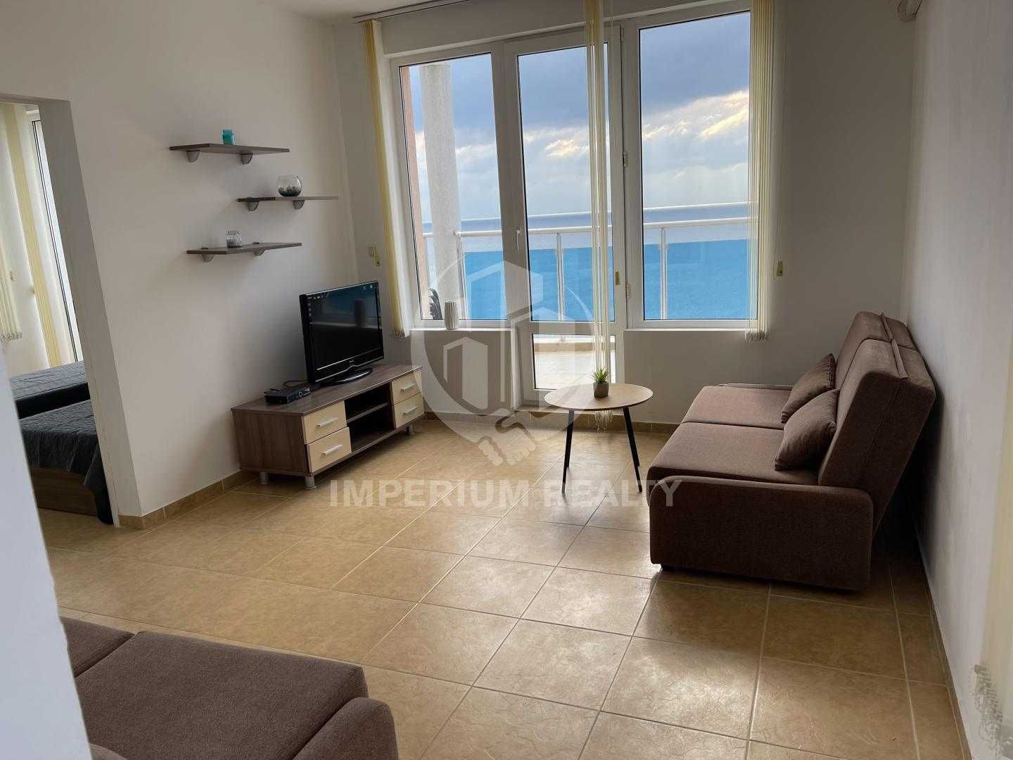 Голям апартамент с 3 спални и панорамна гледка море в Равда