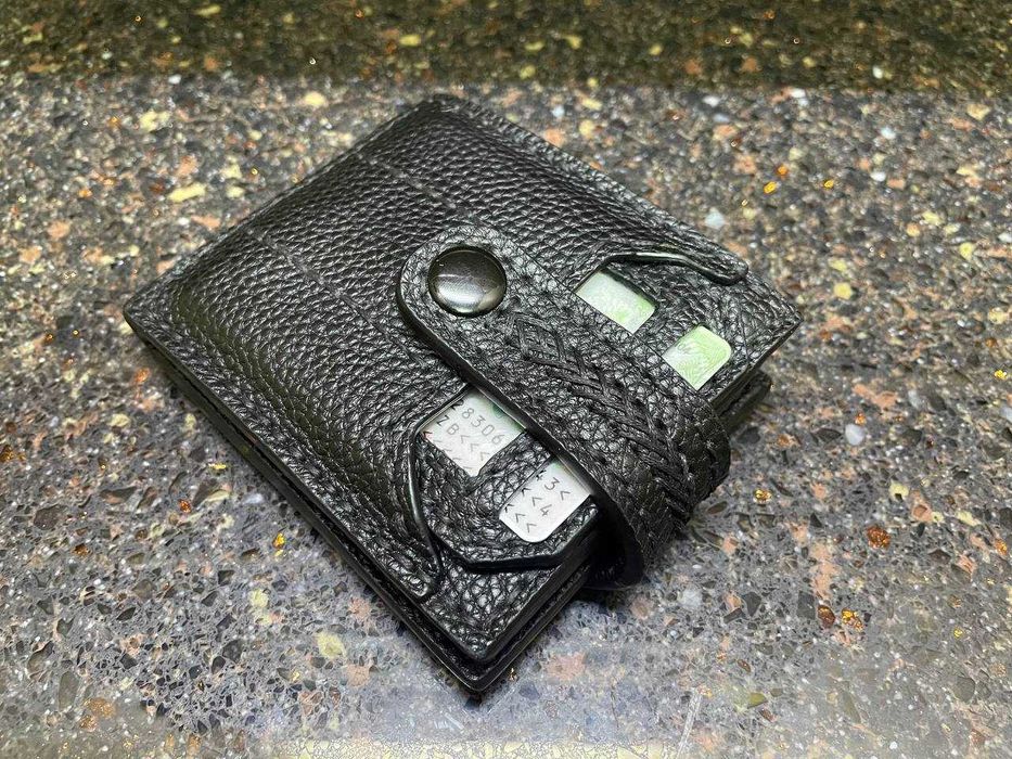 Кожаный бифолд, ручная работа.