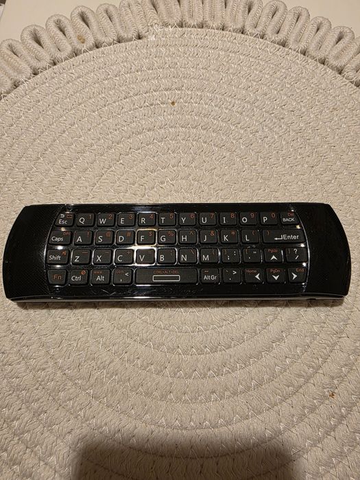 Telecomanda cu funcție de învățare și tastatura