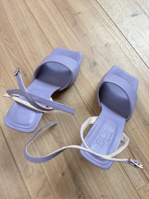 Продам босоножки