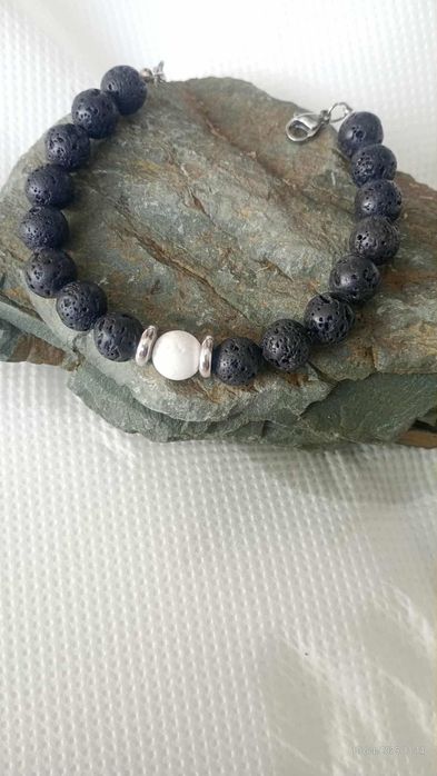 Brătară din piatră vulcanica