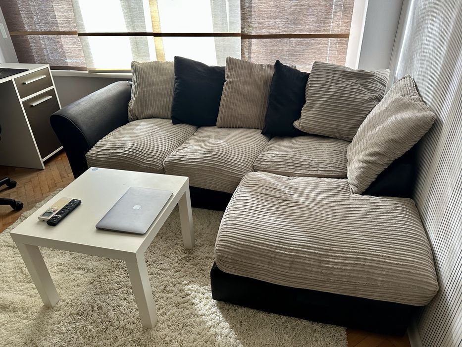 Текстилен диван с лежанка