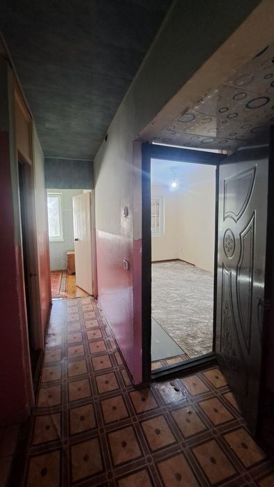 Чирчик шахар 
Троицкий 14-мактаб
#1-хона 3-этаж 
Квартира ижарага б