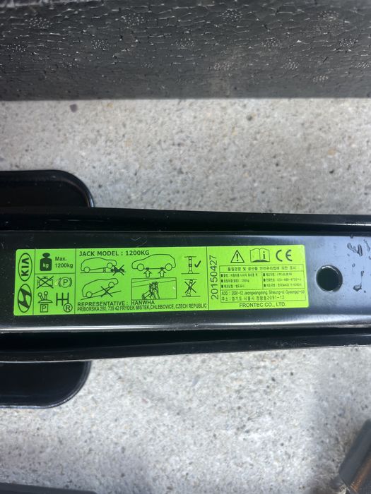 Кейс с крик, ключ за гуми и инструменти за Киа Соренто 2015-2019г.