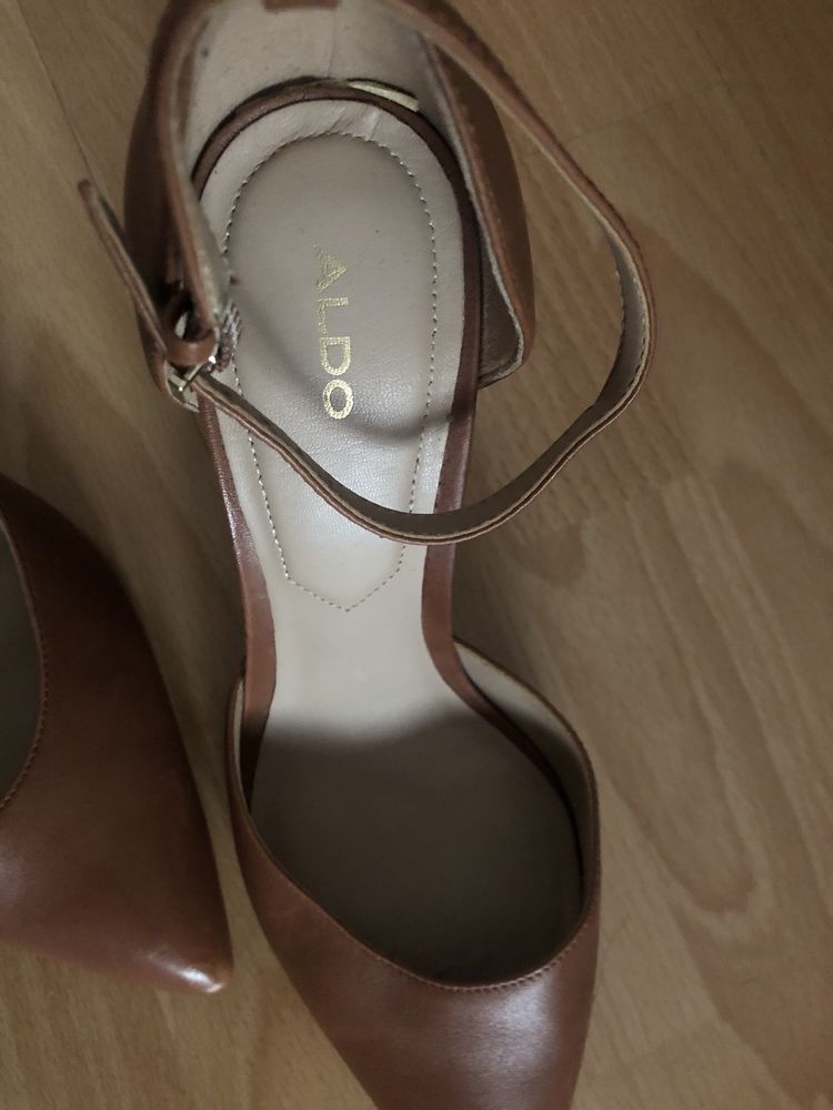 Pantofi cu toc inalt