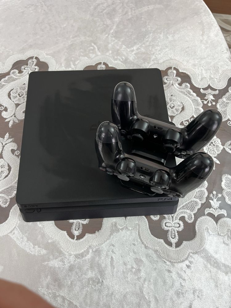Playstation 4 slim ideal