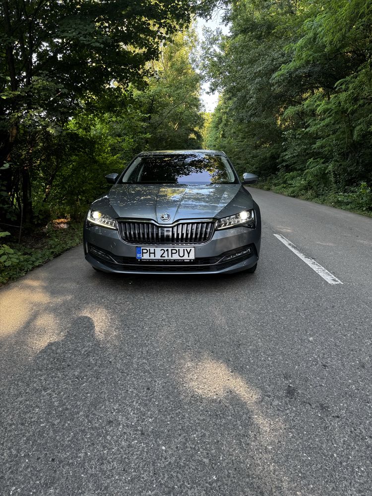 Vând Skoda Superb III