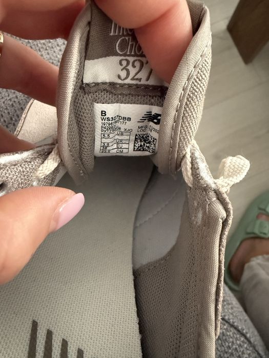 Adidași New Balance 327
