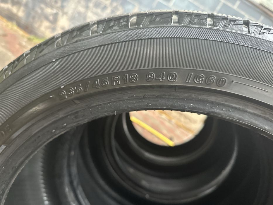 Продам 235/45/18 зимний