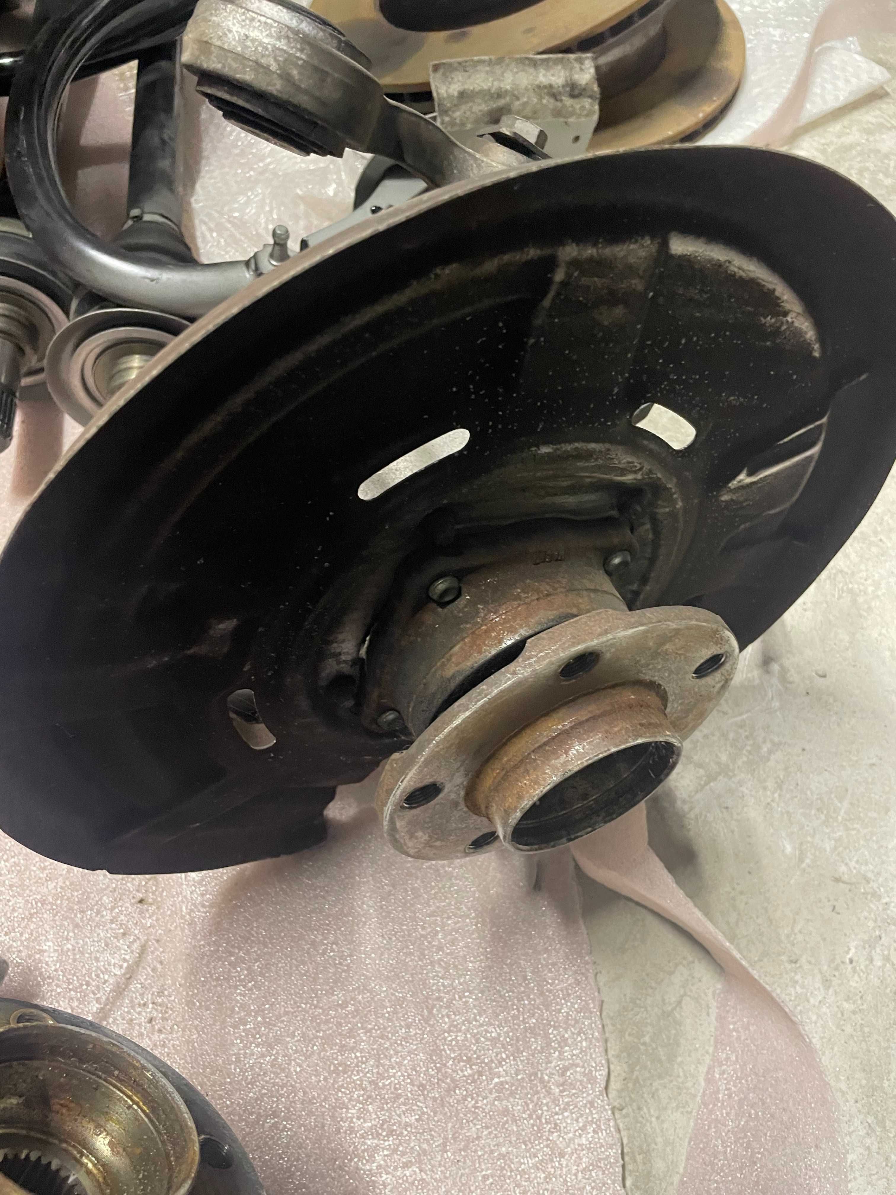 BMW F12 F13 F06 главини предни задни