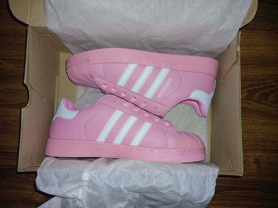 Adidași Superstar
