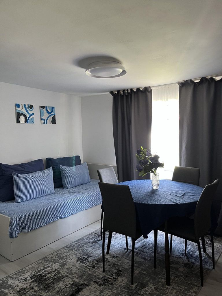 Дава се под наем Двустаен апартамент в Пловдив, Каменица 2 - 58 кв.м за 300 € - Снимка #1