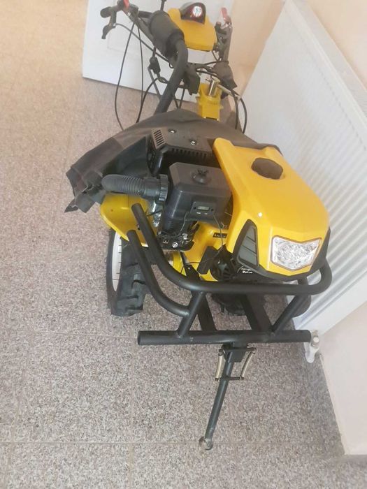 Vand motocultor agroland benzina 7cp 4 timpi cu remorca, ambele noi