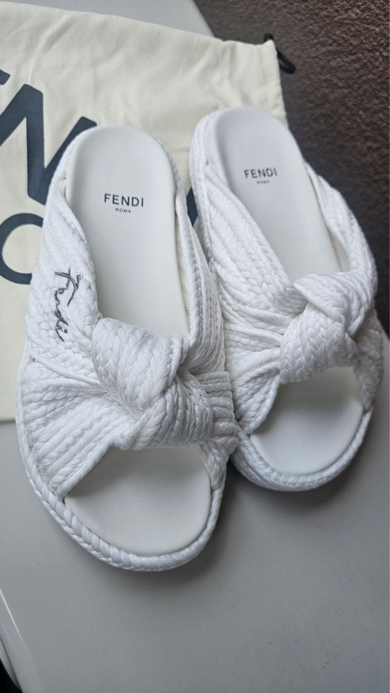 Fendi чехли