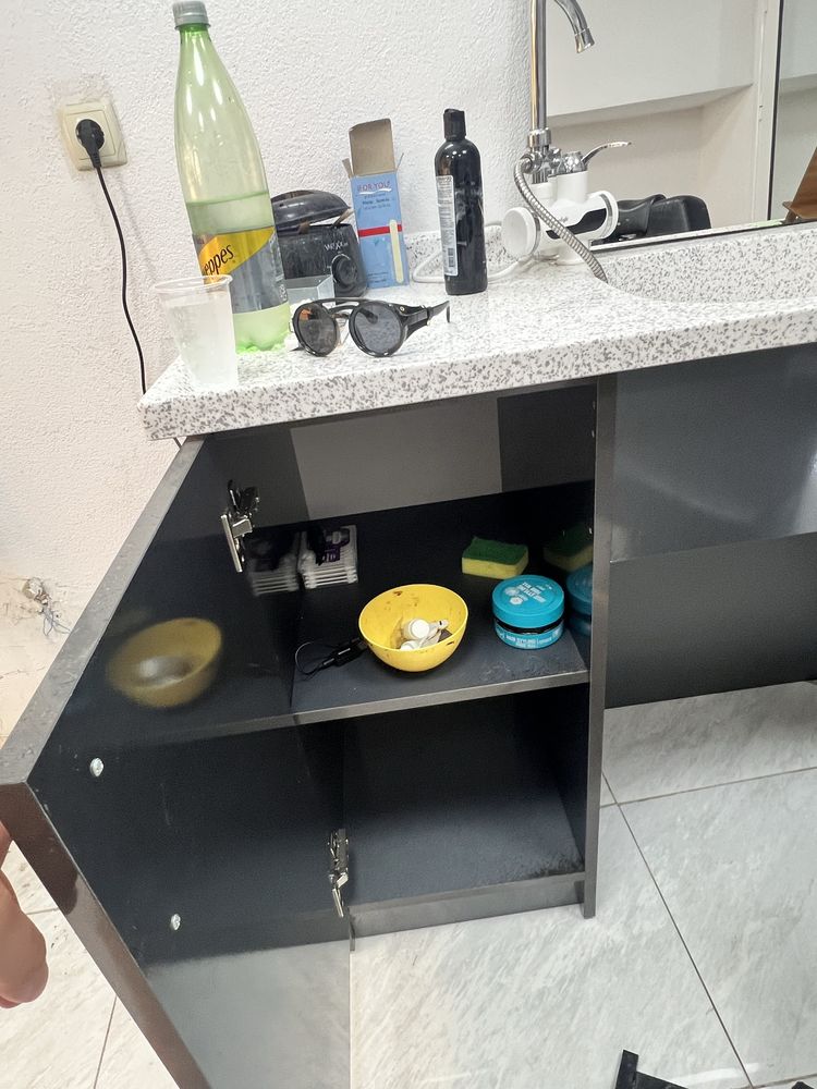 Бръснарско работно място +стол за barber shop перфектно