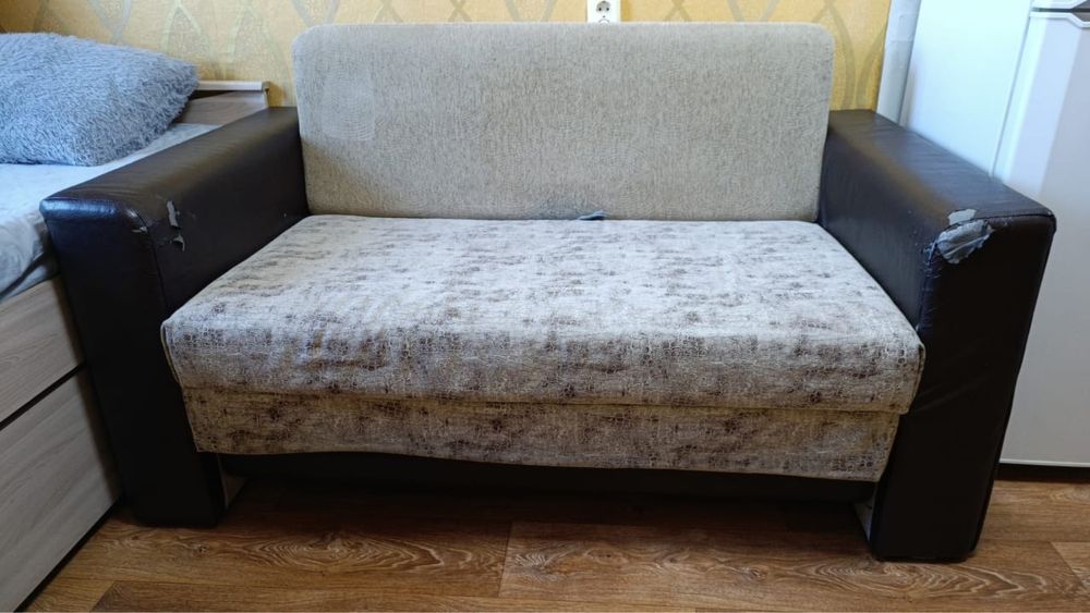 Продается мини диван