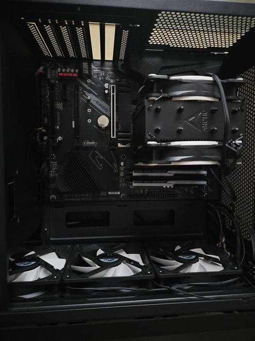 Gaming компютър Gigabyte B550 Aorus Elite (AM4) , 5700x, 16GB