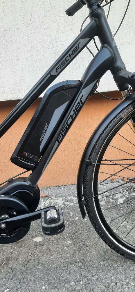 Vând bicicletă electrică FISCHER VIATOR 2022