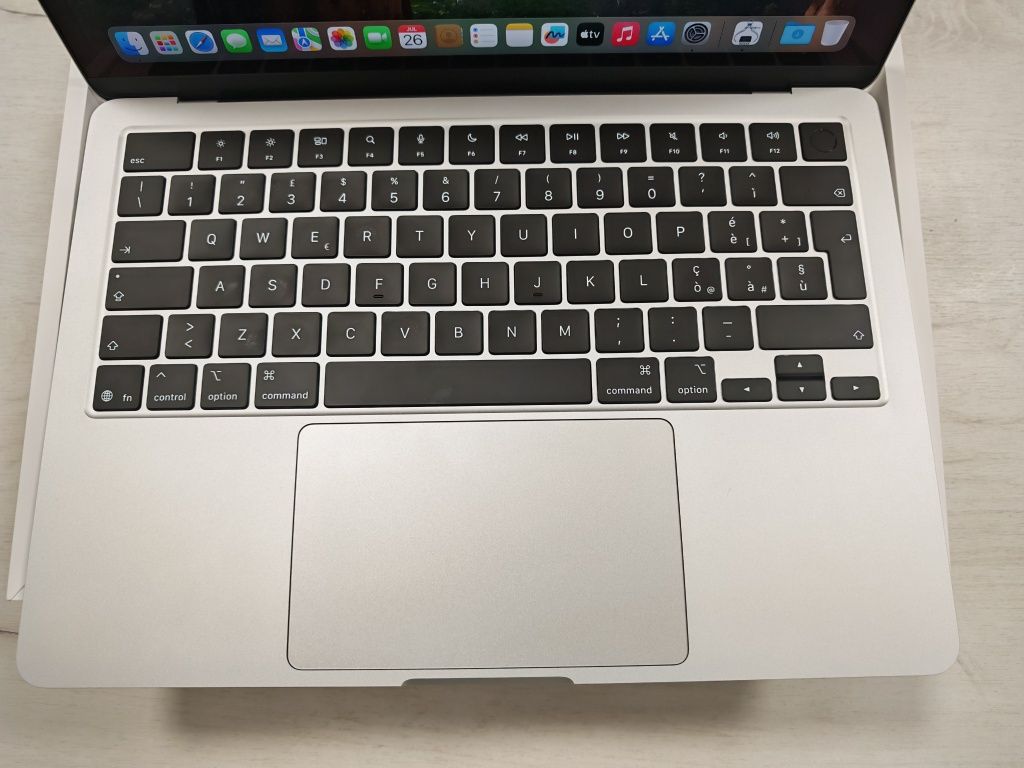 Като нов Macbook Air 13" M4 16 GB RAM 256 GB