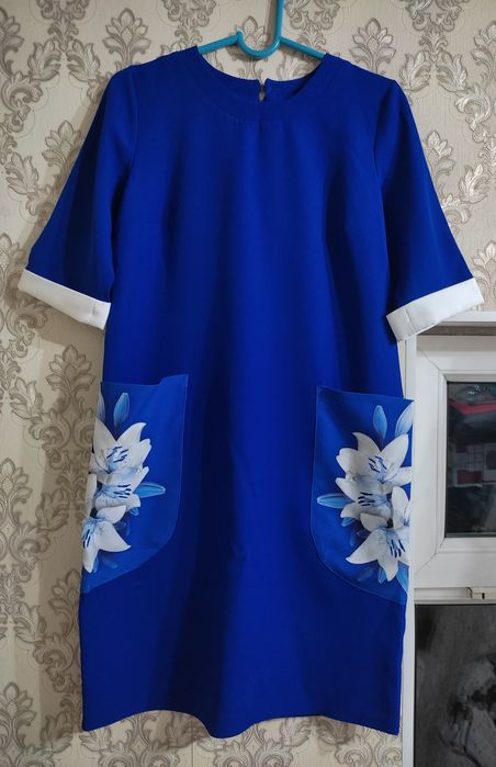 Платье с накладными карманами