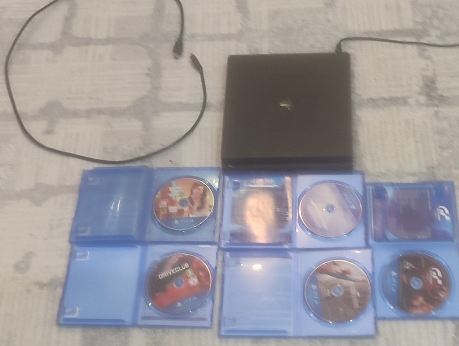 продажа  ps 4,с джостиком дисками полная комплектация  имеется торг