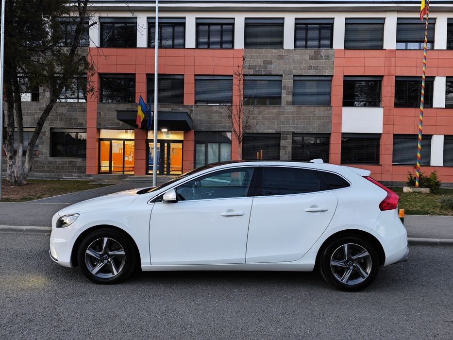 Volvo V40 R Design 2.0 Diesel D4, 190 Cp/Hp, panoramic, biturbo, piele